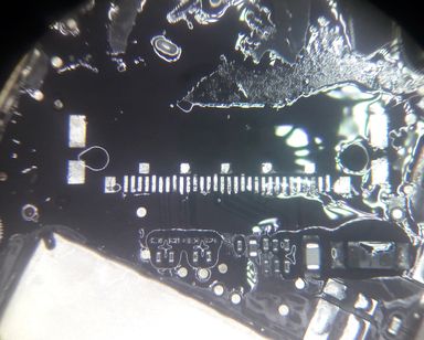 Connecteur LVDS retiré sur carte-mère de MacBook Pro