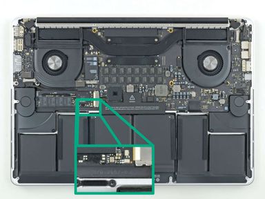 Batterie devant vous. en bas à gauche de la carte mère.